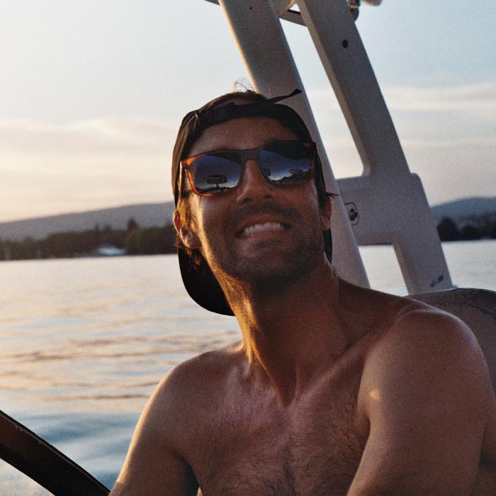 Etienne, moniteur de wake à Annecy